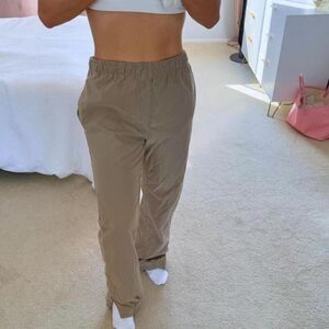 The North Face Tan High-Waist Straight-Leg Lightweight Pants – M